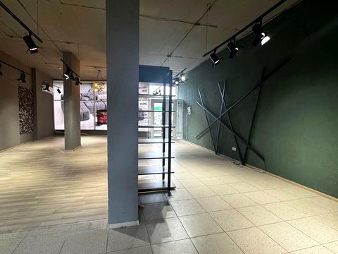 комерційна за адресою Олександра Довженка вул., 21Б