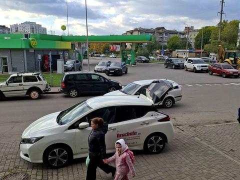 комерційна за адресою Олександра Довженка вул., 21Б