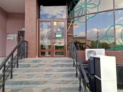 комерційна за адресою Олександра Довженка вул., 21Б