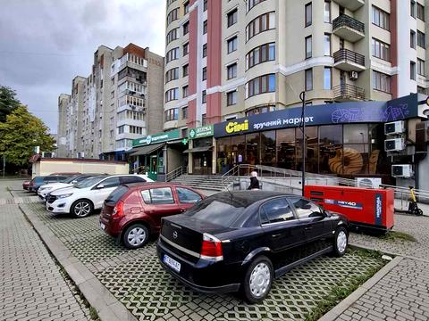 комерційна за адресою Олександра Довженка вул., 21Б