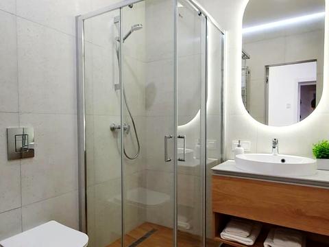 комерційна за адресою с. Поляниця, урочище Вишні вул., 2