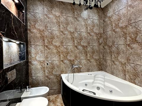 квартира за адресою Літературна вул., 1а