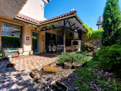 будинок за адресою Локомотивна вул., 42-Б