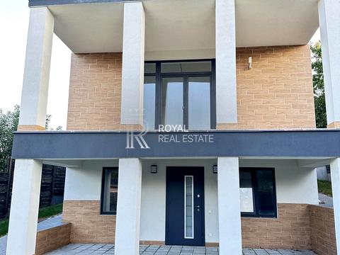 будинок за адресою Першотравнева