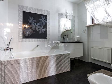 дом по адресу  ул.