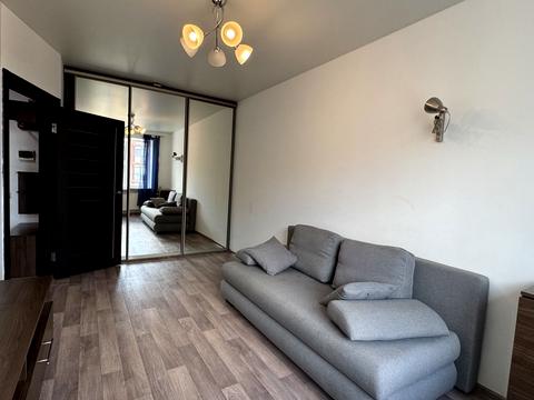 квартира за адресою Українська вул., 83-Б