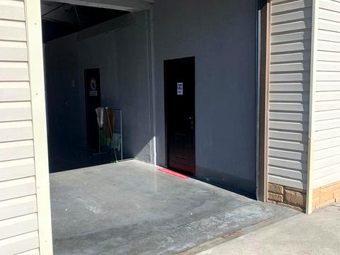 комерційна за адресою Миру, 1