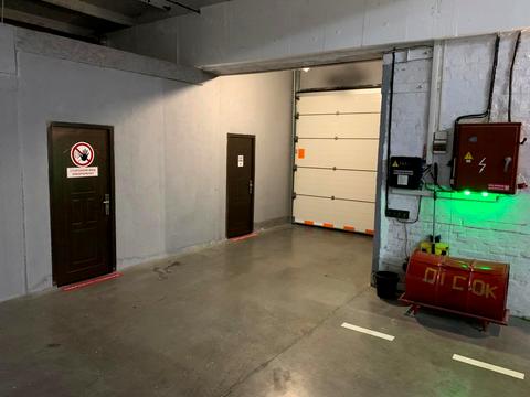 комерційна за адресою Миру, 1