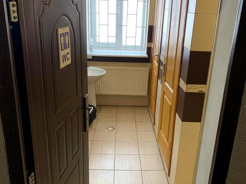 комерційна за адресою Миру, 1