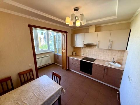 квартира за адресою Ревуцького вул., 21