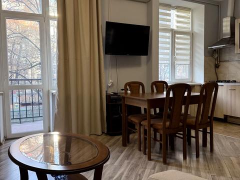 квартира за адресою Кропивницького вул., 18