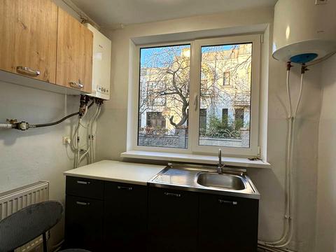 будинок за адресою Антона Листопада пров.