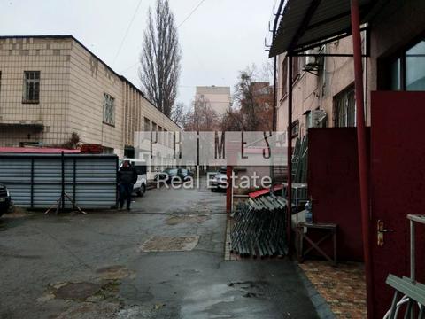 комерційна за адресою Автозаводська вул., 83