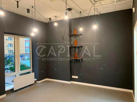 комерційна за адресою Володимира Івасюка просп. (Героїв Сталінграду), 4-А