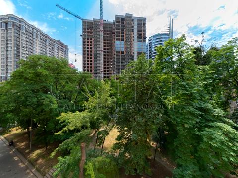 комерційна за адресою Євгена Коновальця вул. (Щорса), 31