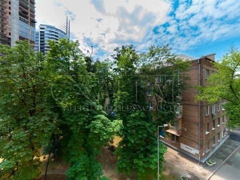 комерційна за адресою Євгена Коновальця вул. (Щорса), 31