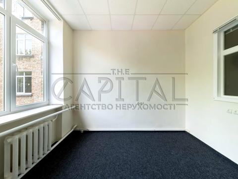 комерційна за адресою Євгена Коновальця вул. (Щорса), 31