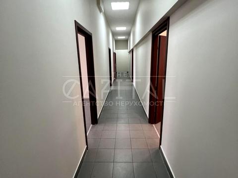 комерційна за адресою Лаврська вул. (Січневого Повстання), 1Б