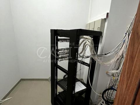 комерційна за адресою Лаврська вул. (Січневого Повстання), 1Б