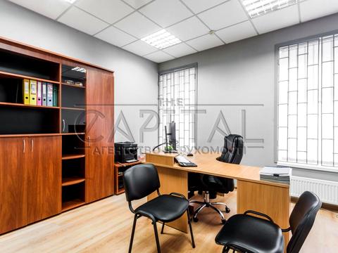 комерційна за адресою Воздвиженська вул., 43