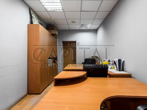 комерційна за адресою Воздвиженська вул., 43