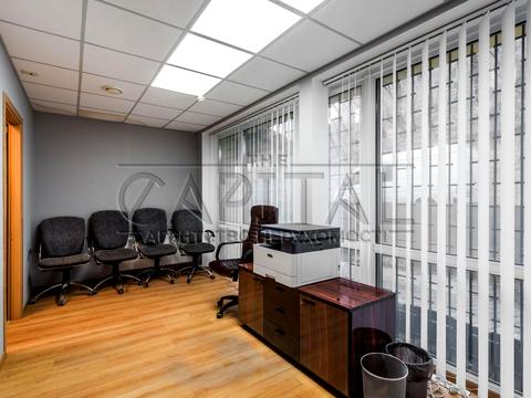 комерційна за адресою Воздвиженська вул., 43