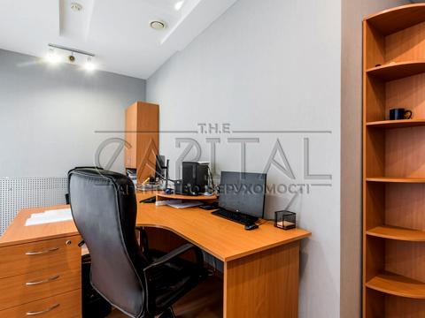 комерційна за адресою Воздвиженська вул., 43