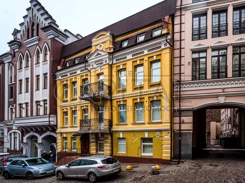 комерційна за адресою Воздвиженська вул., 43