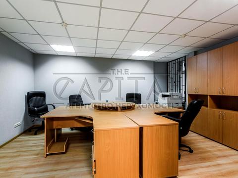 комерційна за адресою Воздвиженська вул., 43