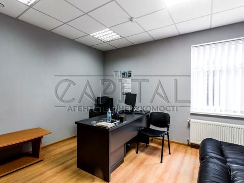 комерційна за адресою Воздвиженська вул., 43