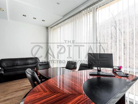 комерційна за адресою Воздвиженська вул., 43