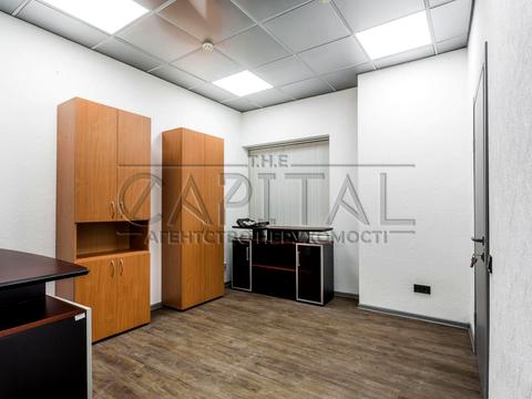 комерційна за адресою Воздвиженська вул., 43