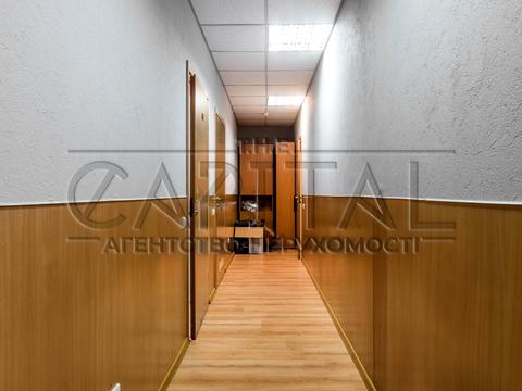 комерційна за адресою Воздвиженська вул., 43