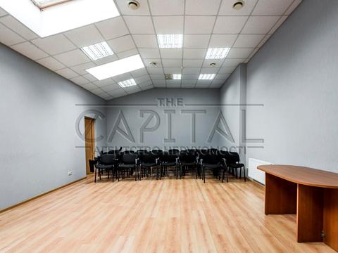 комерційна за адресою Воздвиженська вул., 43