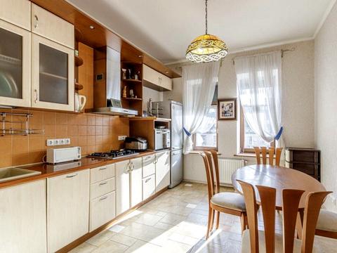 квартира за адресою Богдана Хмельницького вул., 82