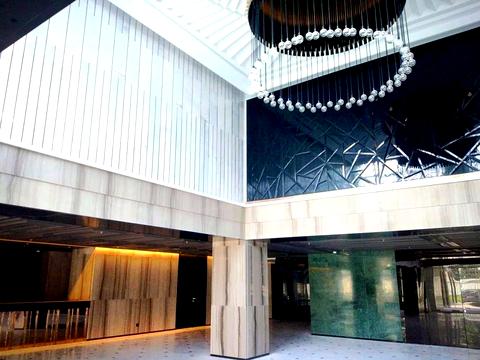 комерційна за адресою Михайла Грушевського вул., 9-Б