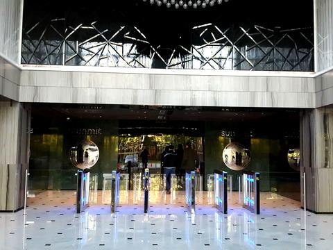 комерційна за адресою Михайла Грушевського вул., 9-Б