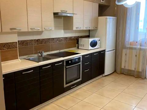 квартира за адресою Космічна вул., 3