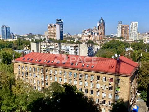 комерційна за адресою Євгена Коновальця вул. (Щорса), 31