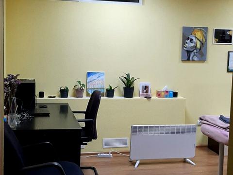 комерційна за адресою Ревуцького вул., 14