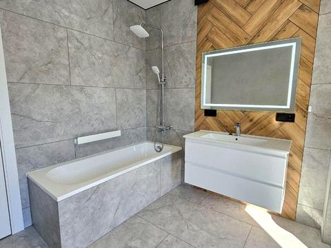 будинок за адресою Місячна вул.