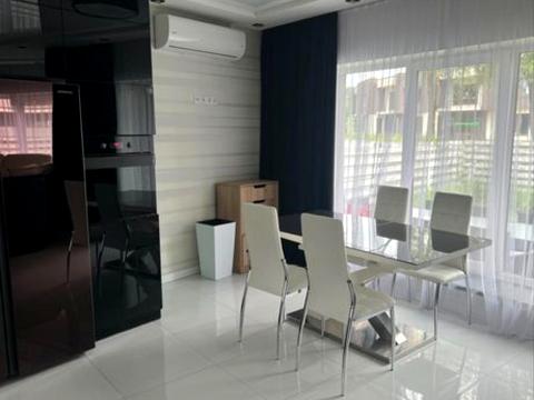 будинок за адресою с. Бірки, Зоряна