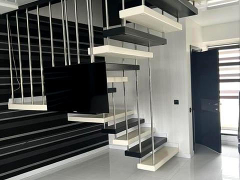 будинок за адресою с. Бірки, Зоряна