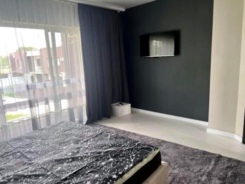 будинок за адресою с. Бірки, Зоряна