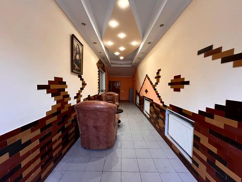 комерційна за адресою Степана Бандери вул., 59