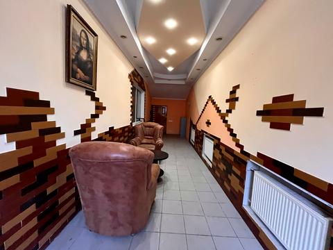 комерційна за адресою Степана Бандери вул., 59