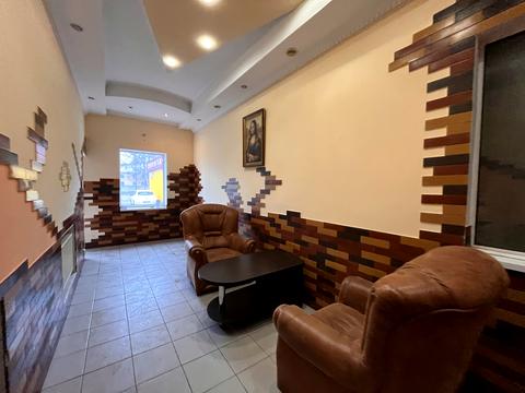 комерційна за адресою Степана Бандери вул., 59