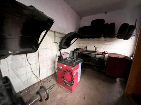 комерційна за адресою Степана Бандери вул., 59