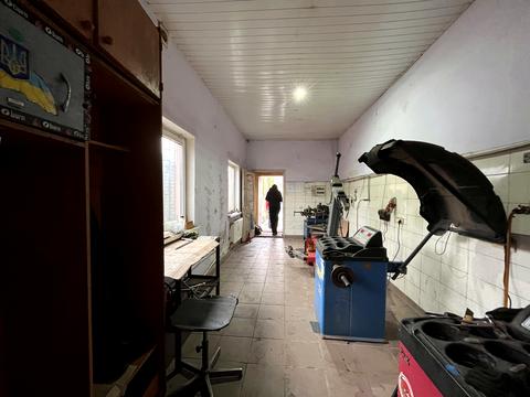 комерційна за адресою Степана Бандери вул., 59