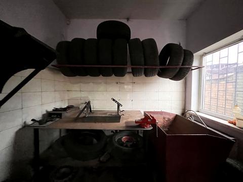 комерційна за адресою Степана Бандери вул., 59